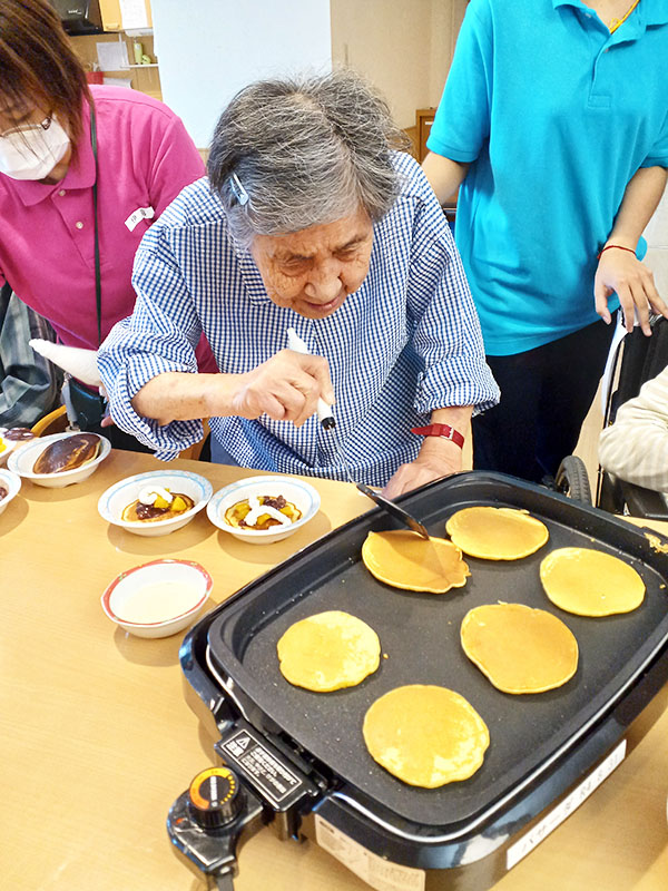 おやつレクリエーション（どら焼き）