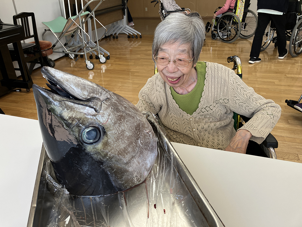 まぐろ解体ショー